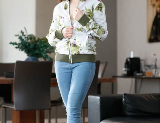 Leonie Escort Service Dame Köln leger in Jeans