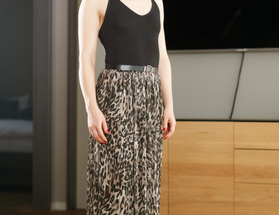 Escort Dame Leonie Koeln sommerliches Outfit für after work Party